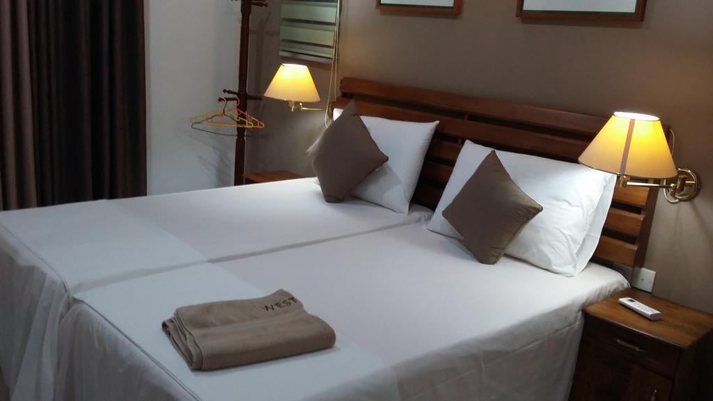 West Dene Bed and Breakfast Negombo Exteriör bild